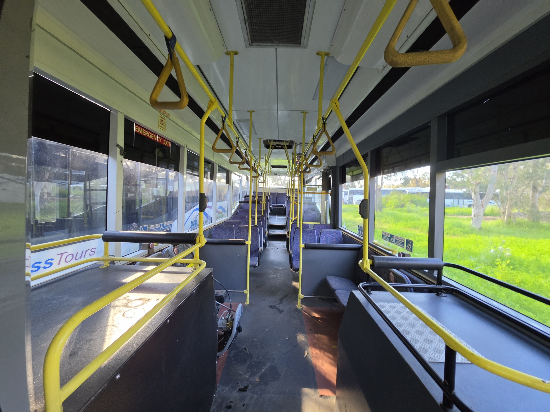 Volvo B10L photo 3